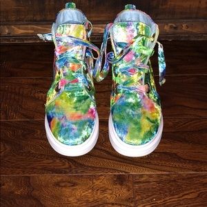 Multi colored sneaker